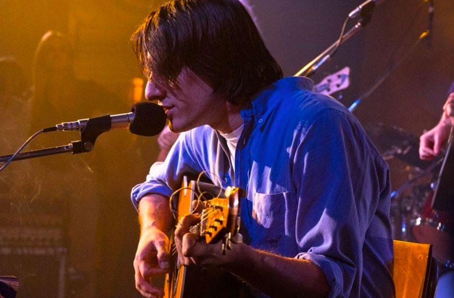 De André. Principe Libero, il biopic con Luca Marinelli al cinema e in tv