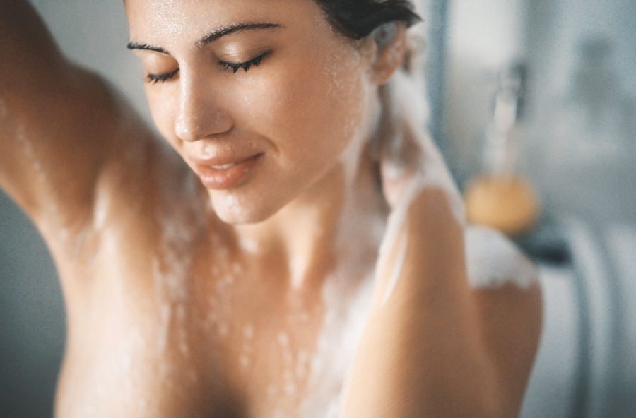 E tu cosa fai sotto la doccia?