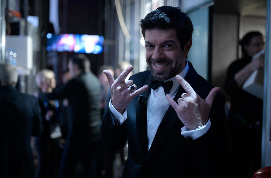 Sanremo 2018: Pierfrancesco Favino tra Baglioni e i The Jackal