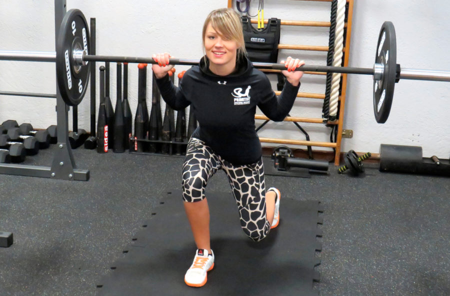 Affondi con il bilanciere per gambe e glutei modellati