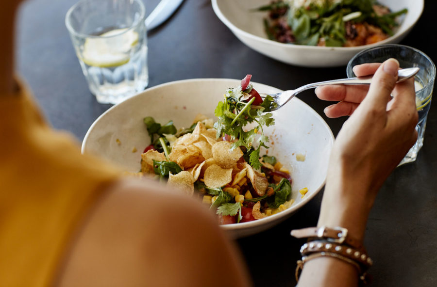 Bon ton a tavola: fa bene anche alla linea