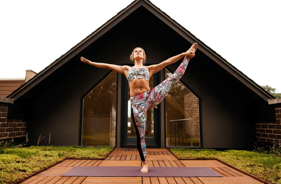 Yoga contemporaneo: tono e linea danzando gli asana