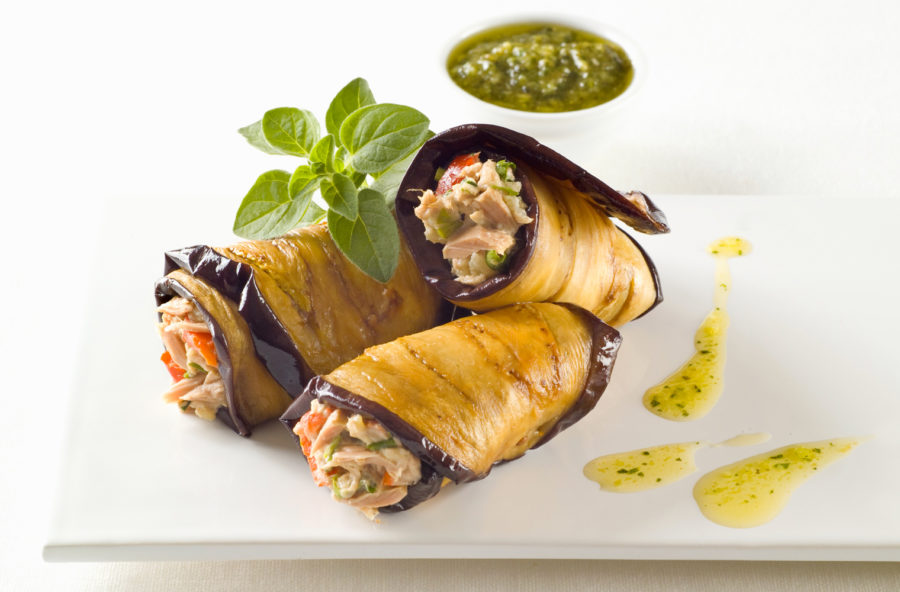 Involtini di melanzane con tonno e pesto