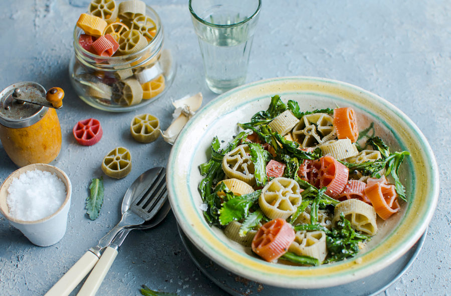 Ruote colorate con cime di rapa