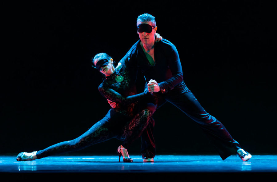 Blindly dancing, ballare con gli occhi bendati per sentirsi libere