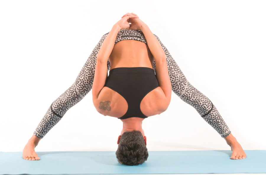 Yoga: riequilibra l’intestino con una flessione in avanti