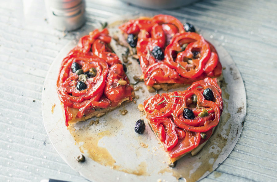 Tarte tatin salata con peperoni caramellati
