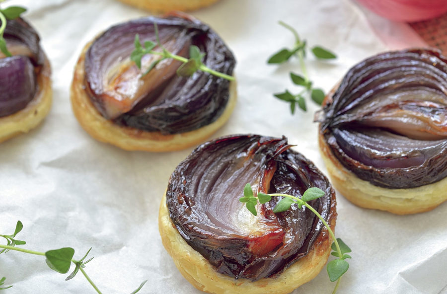 Tarte tatin croccante alle cipolle rosse