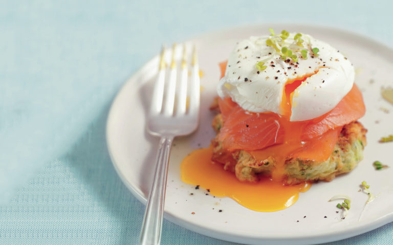 Salmone affumicato con uova in camicia