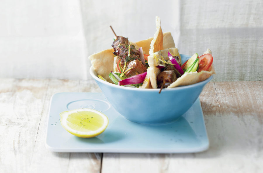 Souvlakis in insalata