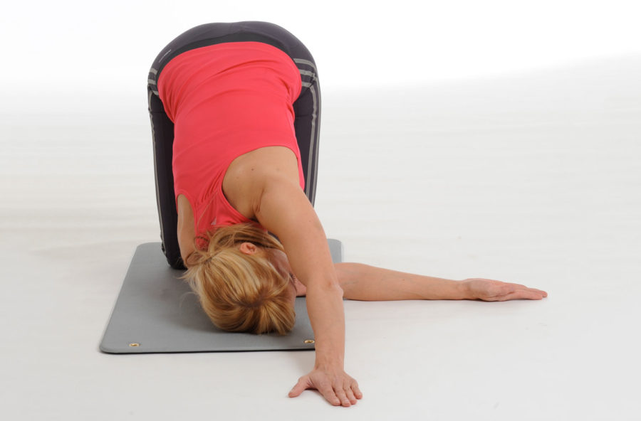 Pilates, spine rotation per una schiena più flessibile