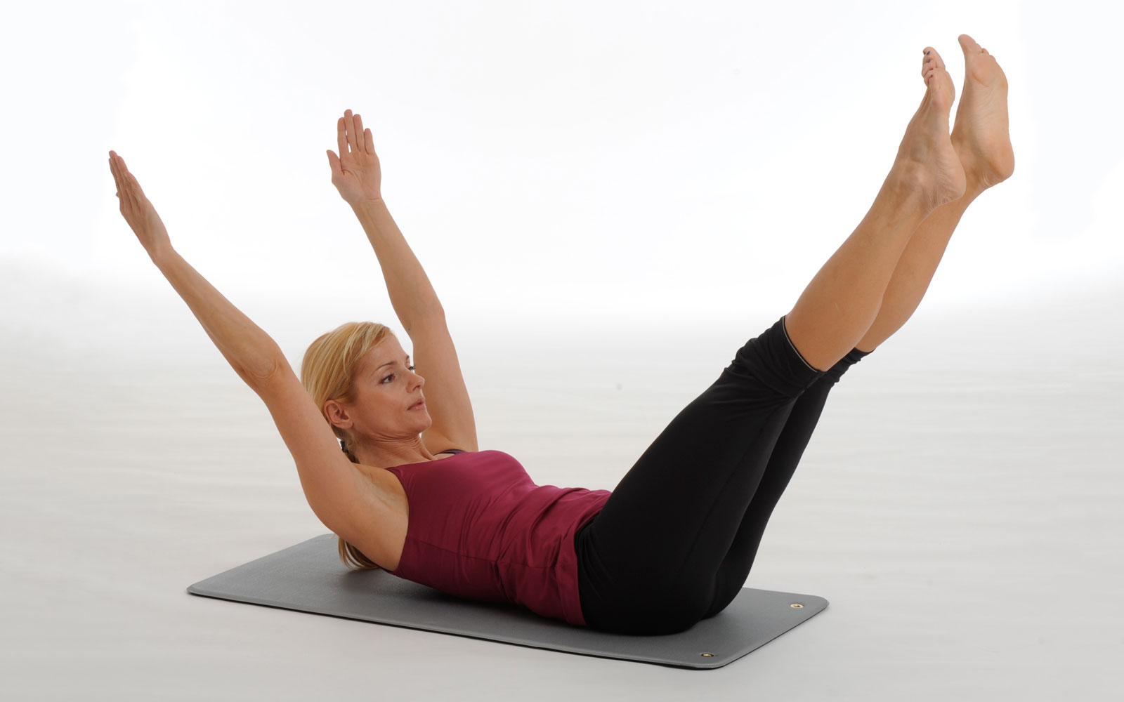 Pilates, double leg stretch per la pancia piatta - Silhouette Donna