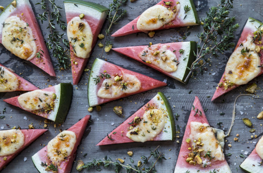 Anguria gratinata con scamorza e pistacchi