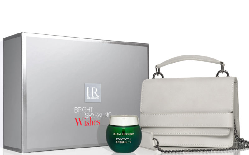 L’elegante pochette di Caractère racchiude Powercell Skinmunity di Helena Rubinstein, elisir anti-età con cellule madri vegetali per rinforzare le difese, levigare e rassodare (profumeria, 166 euro).