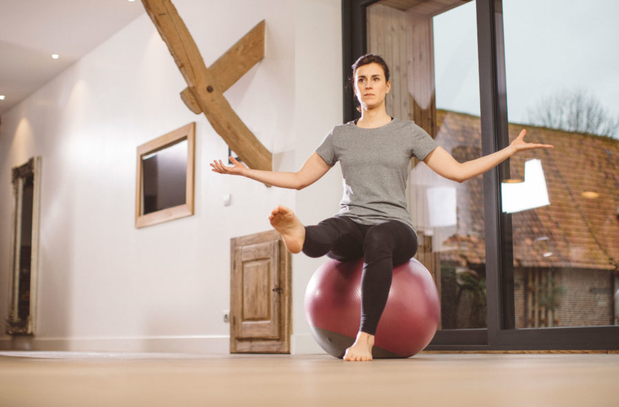 Fitball: dalla pancia piatta alla linea, perché usarla nell’homefitness