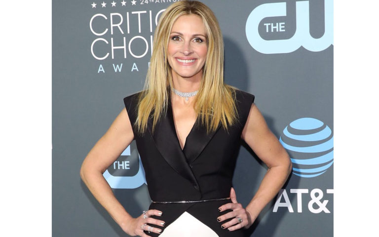 SANTA MONICA, CA - JANUARY 13:  Julia Roberts attends The 24th Annual Critics' Choice Awards at Barker Hangar on January 13, 2019 in Santa Monica, California.  (Photo by Taylor Hill/Getty Images)