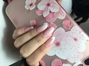 Nail art: delicato effetto dégradé Nail art: delicato effetto dégradé