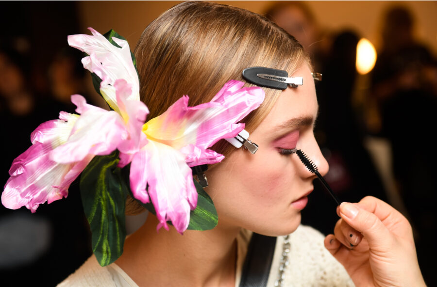 Il trucco di primavera ha il colore dei fiori