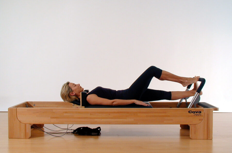 Pilates, modella i polpacci con il Running sul Reformer