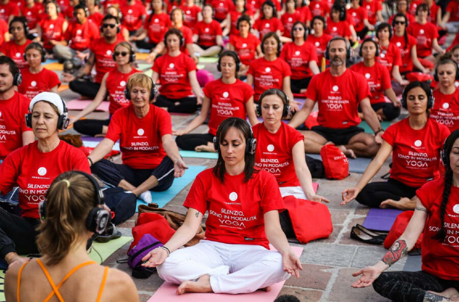 Yoga, appuntamenti fra pratica e vacanza