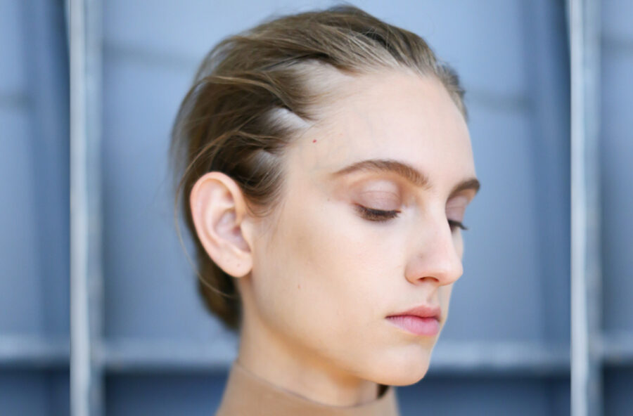 Sopracciglia ribelli? Prova a &ldquo;stirarle&rdquo;