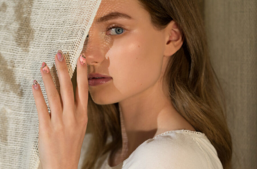 Nail art: sulle unghie sbocciano i fiori