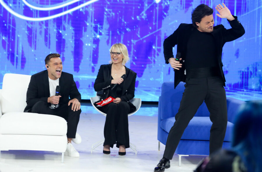 Amici 18: debutto intricato per il serale ma vincente