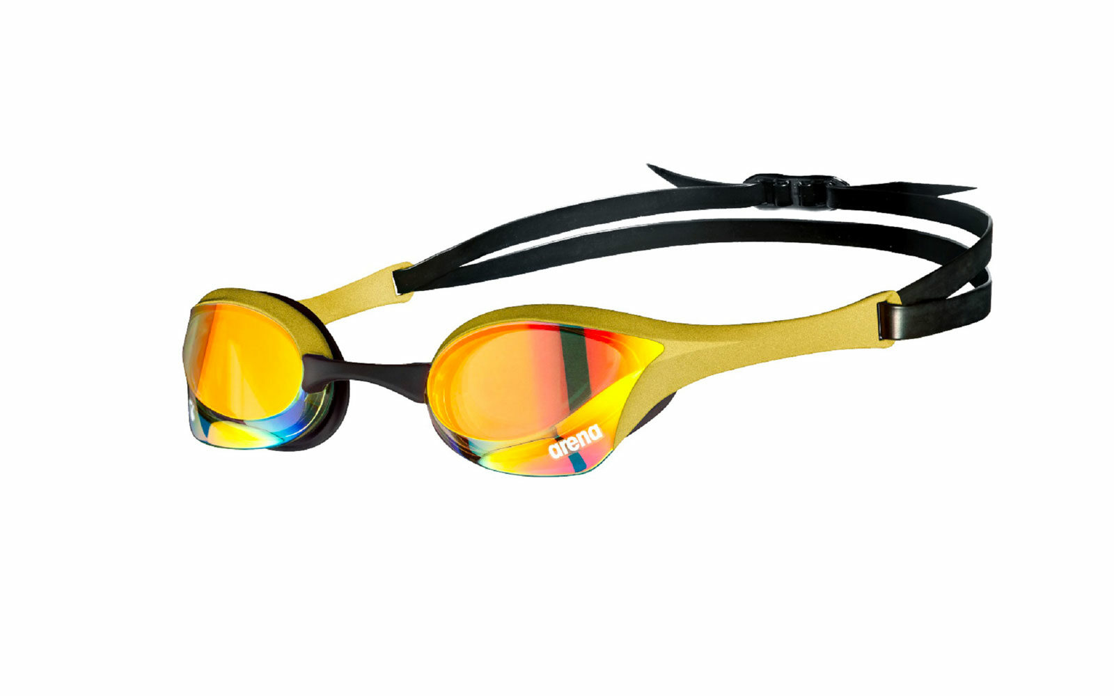 Per il NUOTO all’aperto, occhialini Arena Cobra Ultra Swipe anti UV, con innovativa tecnologia antiappannamento: basta bagnarli e strofinarli con un dito per mantenerli trasparenti più a lungo. Da euro 69,95.