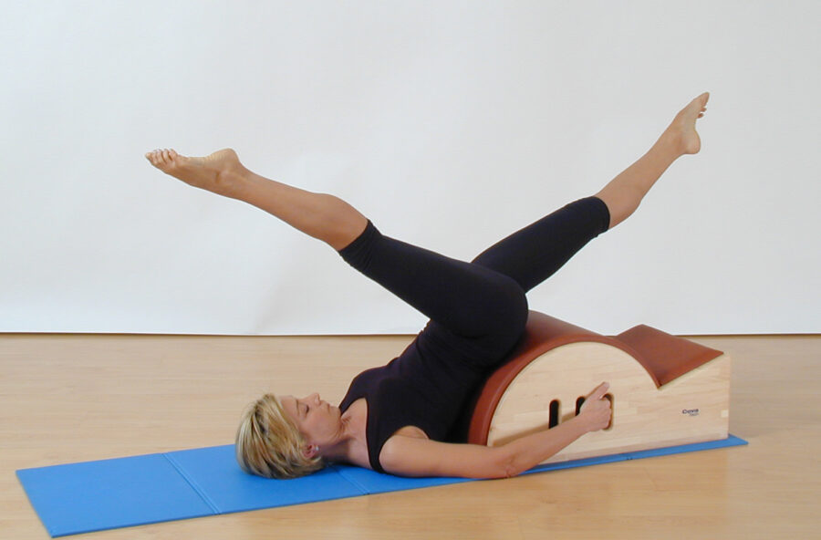Pilates: Scissors sulla Step barrel anticellulite