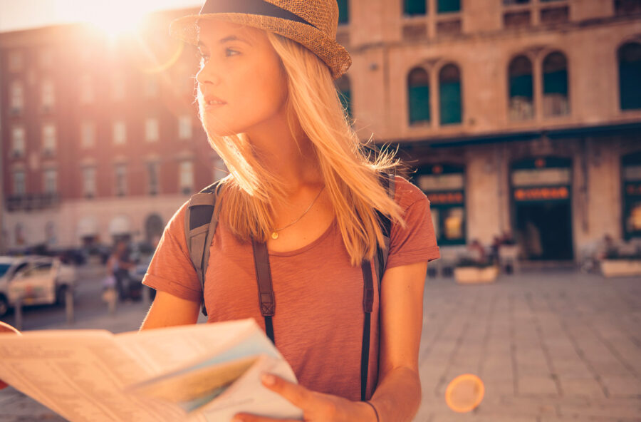 Viaggiare da sole: 10 consigli utili