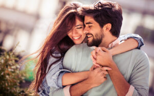Abbracciarsi: 5 buoni motivi per farlo Abbracciarsi: 5 buoni motivi per farlo