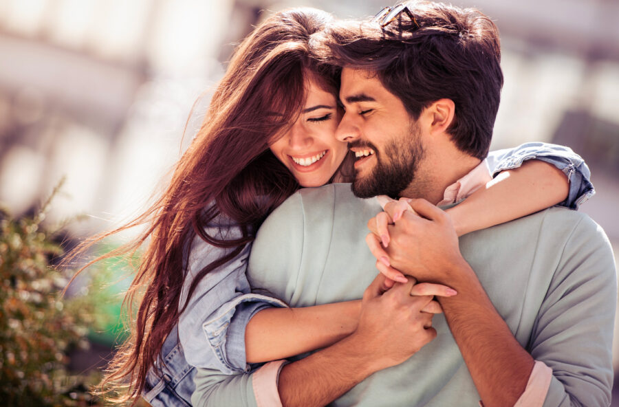 Abbracciarsi: 5 buoni motivi per farlo