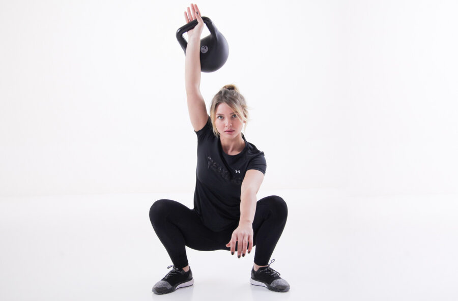 Glutei e cosce: per un effetto push up fai lo squat con la Reax Fluikettle