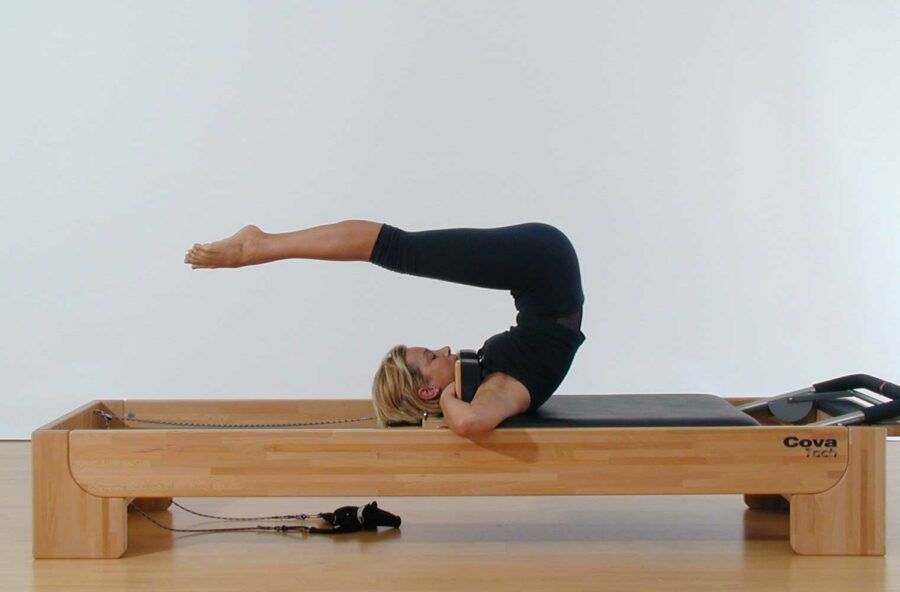 Pilates, pancia piatta con il “cavatappi” sul Reformer