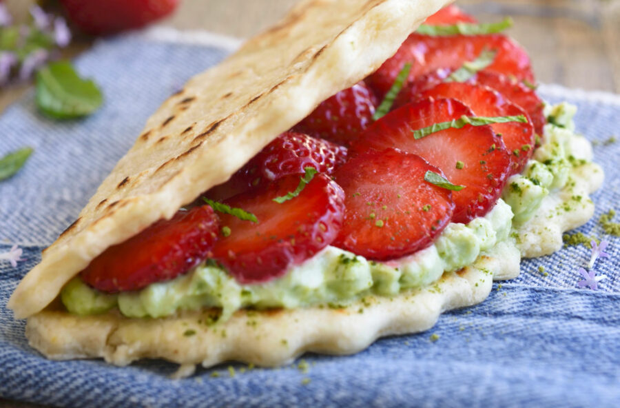 Piadina con mascarpone al tè verde e fragole