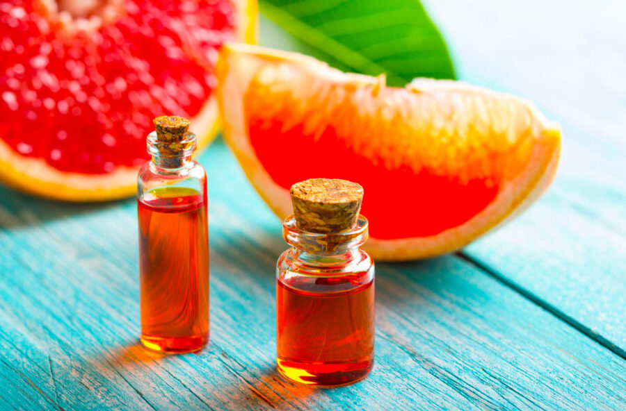 Capelli grassi: cure detox con l’olio essenziale di pompelmo