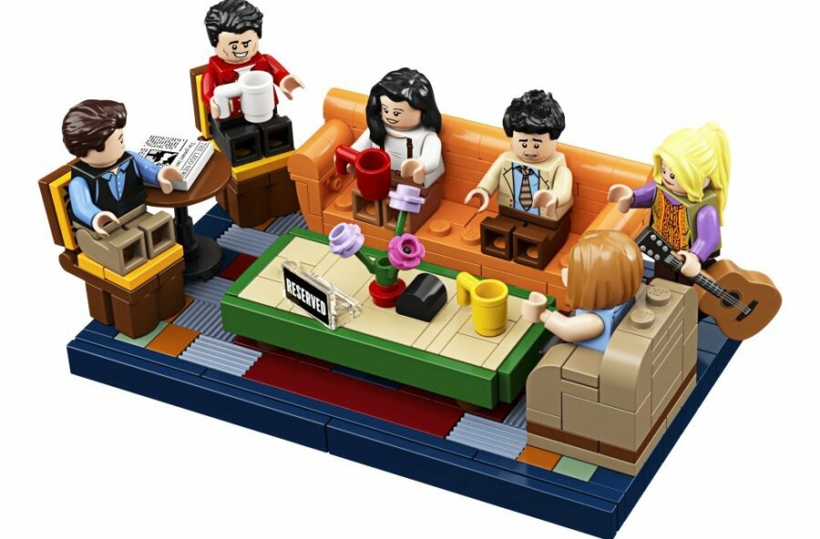 Friends: per il 25mo anniversario Lego ricostruisce Central Perk in mattoncini