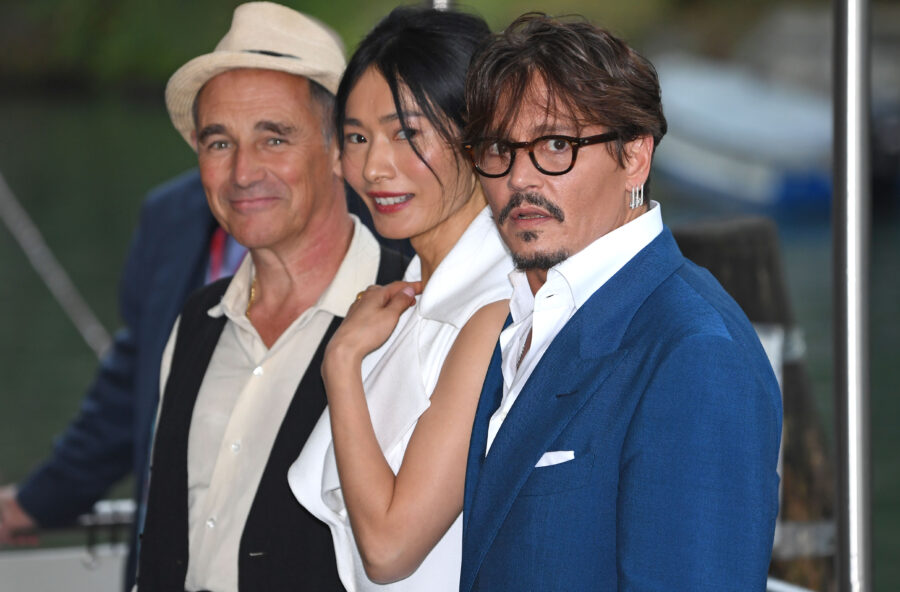 Venezia 76: Johnny Depp spietato in Waiting for the Barbarians