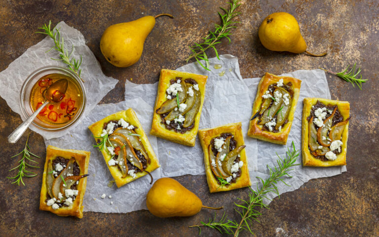 sfoglie con pere e formaggio sfoglie con pere e formaggio