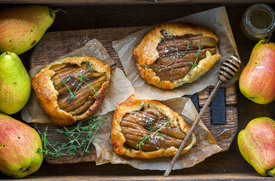 Sfogliatine di pera con miele e timo