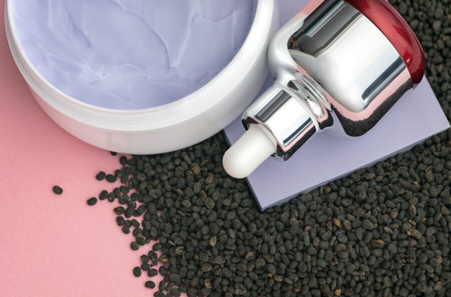 Più luce al viso con l’olio essenziale di bakuchiol