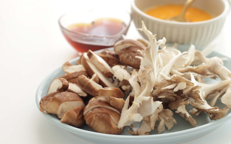 Japanese fungus, Maitake and Shiitake mushroom; Shutterstock ID 1468277117; Pubblicazione: sld online Japanese fungus, Maitake and Shiitake mushroom; Shutterstock ID 1468277117; Pubblicazione: sld online