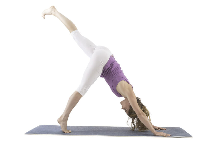 Yoga: con la Piramide stimoli la circolazione e combatti pure il mal di schiena