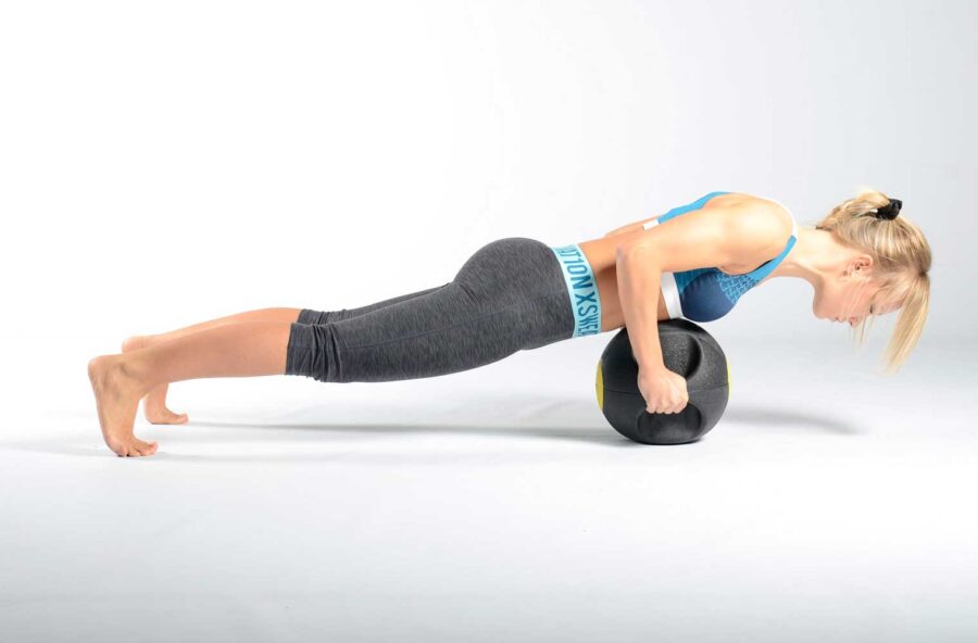 Push up sulla palla per definire braccia e pettorali