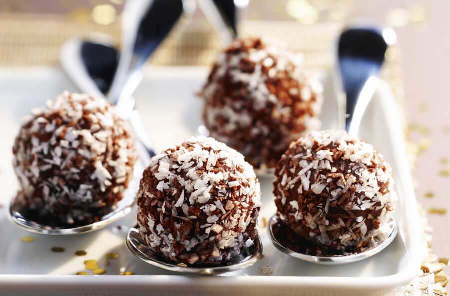 Tartufi al rum ricoperti di cocco