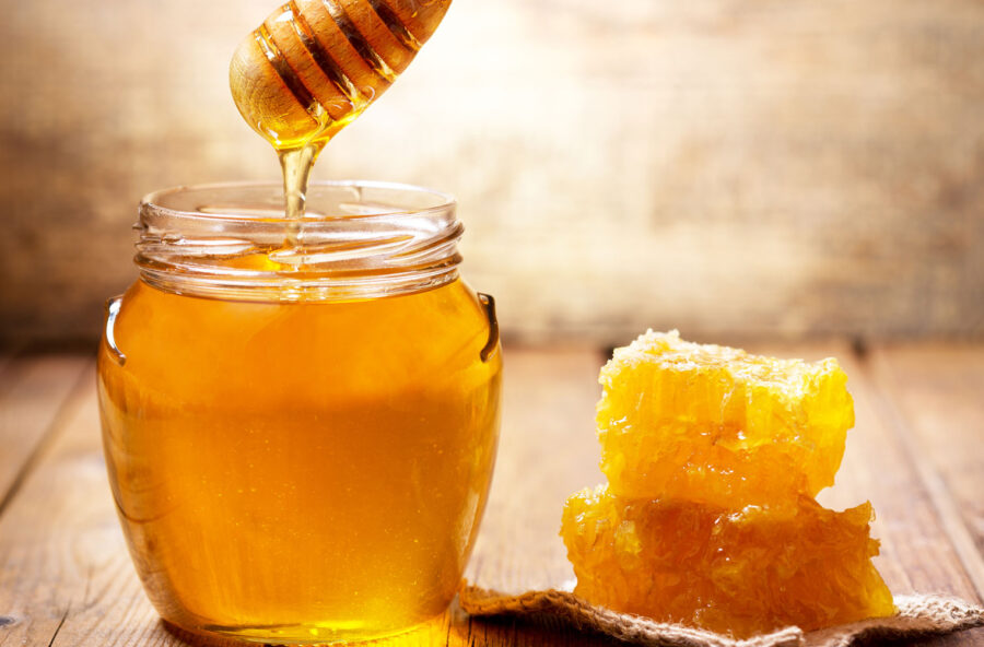 Miele, l’ingrediente più prezioso per la cura di viso e corpo