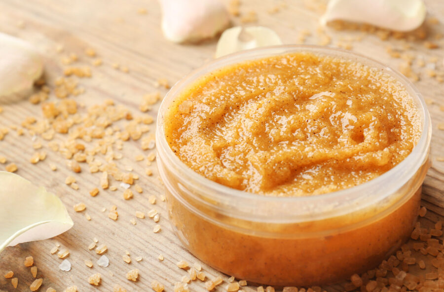 Pelle più luminosa? Fai lo scrub alla farina di mais e mosto