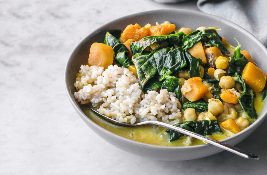 Zuppa di zucca e ceci al curry con spinacini