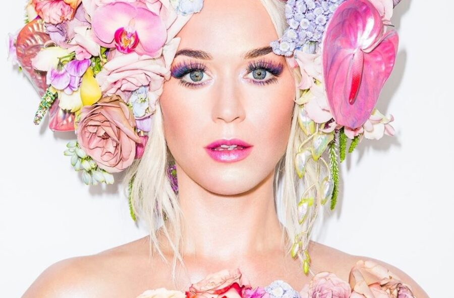 Katy Perry torna sulle scene, in dolce attesa