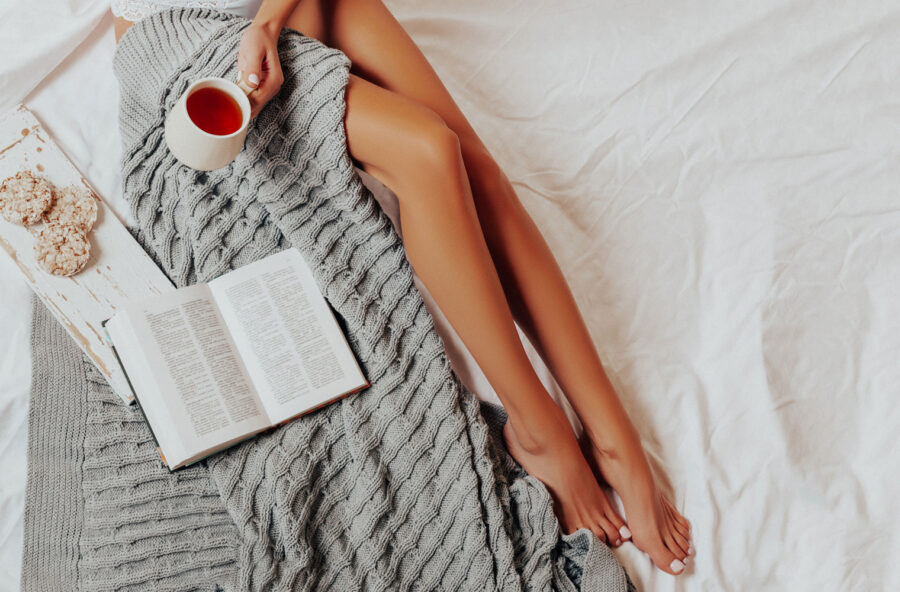 Gambe lisce e morbide con lo sugaring Gambe lisce e morbide con lo sugaring